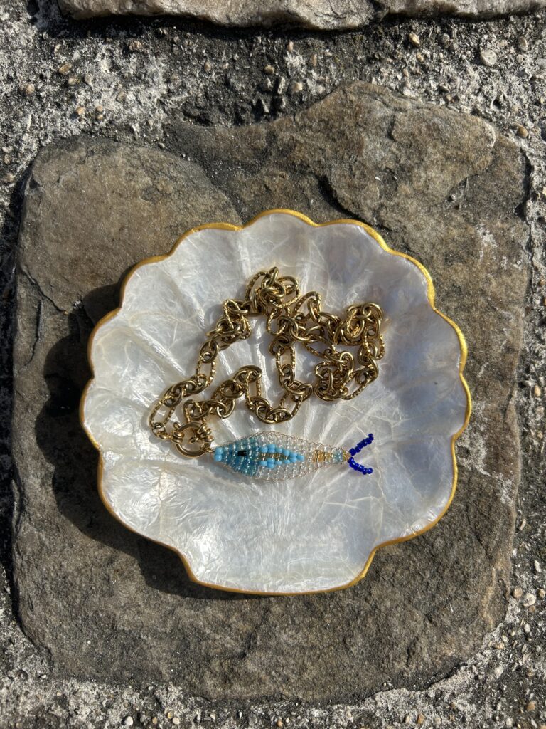 Collier poisson bleu